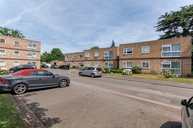 2 bed property, in Crockford Park Road, £260,000