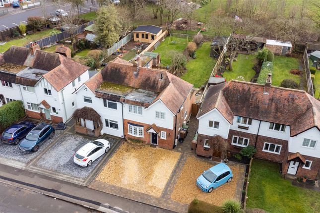 3 bed property, in Wherretts Well Lane, £425,000