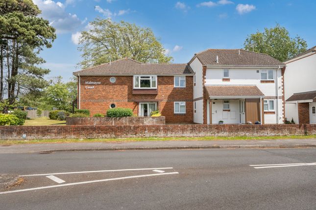 2 bed property, in Aldwick Felds, £200,000