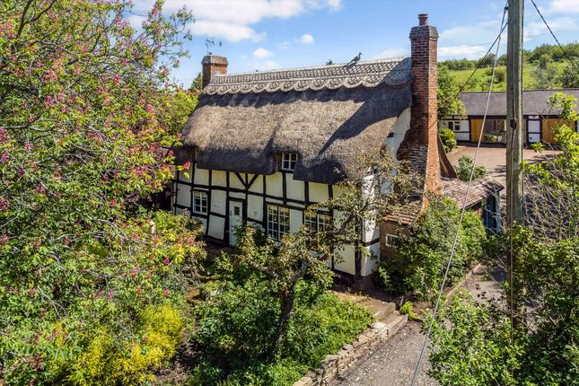 3 bed property, in Appletree Lane, £825,000