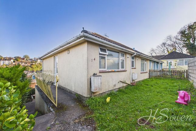 2 bed property, in Greenway Close, £180,000