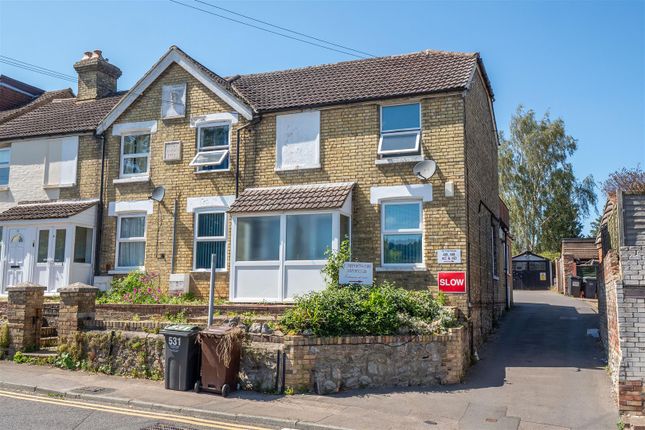 2 bed property, in 4-6 New Road, £350,000