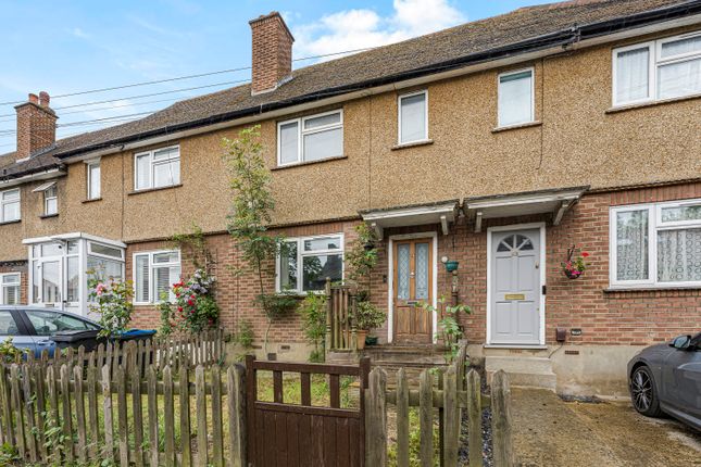 2 bed property, in Haycroft Road, £475,000