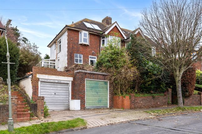 3 bed property, in Redhill Drive, £775,000