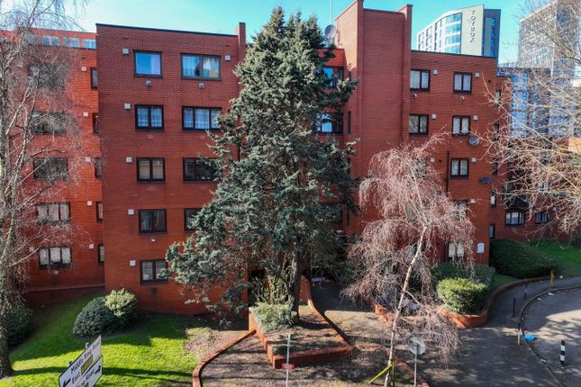 2 bed property, in Wheeleys Lane, £115,000