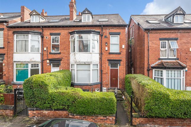 5 bed property, in Headingley Avenue, £400,000