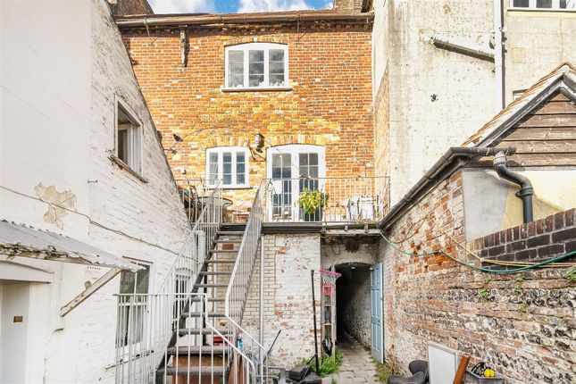 2 bed property, in Market Place, £75,000