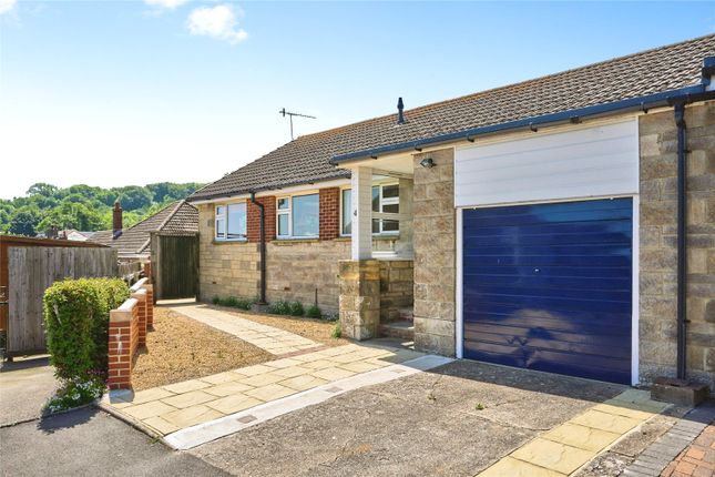 2 bed property, in Hawkins Close, £285,000