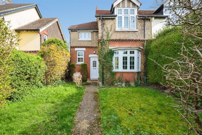 2 bed property, in Dean Road, £275,000
