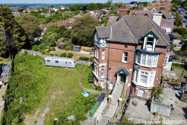 6 bed property, in Pevensey Road, £175,000
