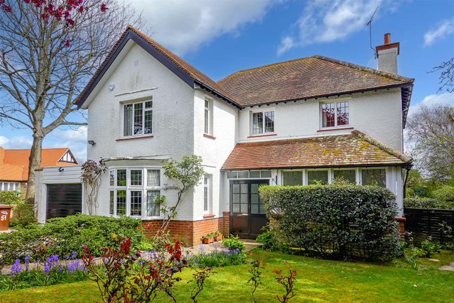 4 bed property, in Sea Avenue, £975,000