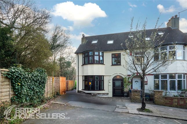 5 bed property, in Grangecliffe Gardens, £750,000