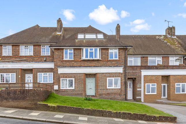 2 bed property, in Woodbourne Avenue, £250,000