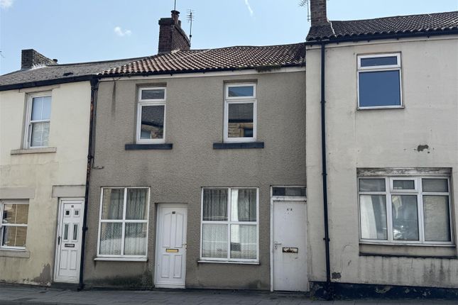 1 bed property, in Commercial Street, £46,000