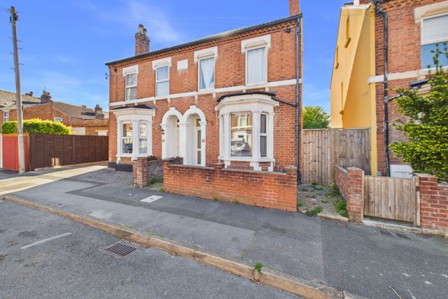 4 bed property, in Henry Road, £300,000