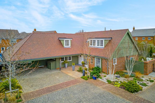 3 bed property, in Henrys Place, £900,000