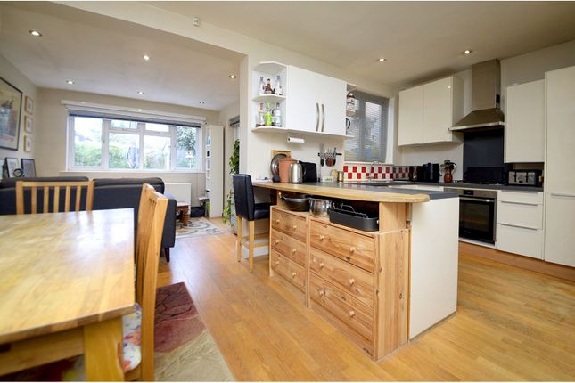 3 bed property, in Carshalton Grove, £600,000