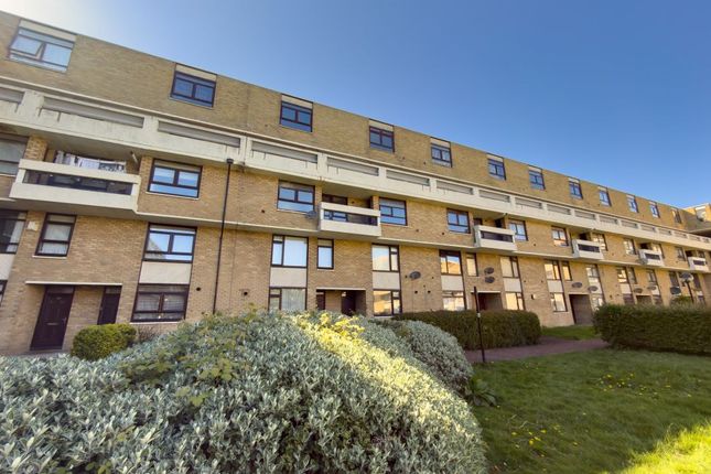2 bed property, in 114 Collingwood Court, £5,000