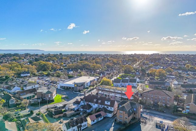 1 bed property, in Lymington Road, £110,000