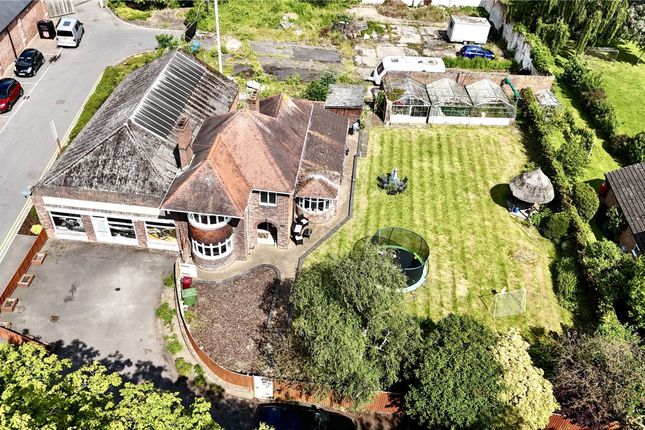 3 bed property, in Howe Lane, £495,000
