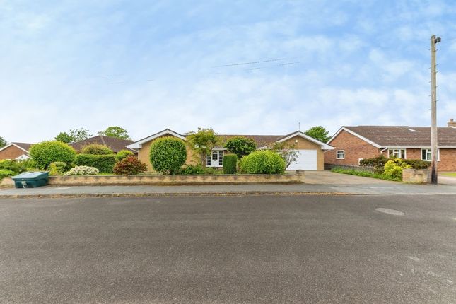 3 bed property, in Maple Close, £399,500