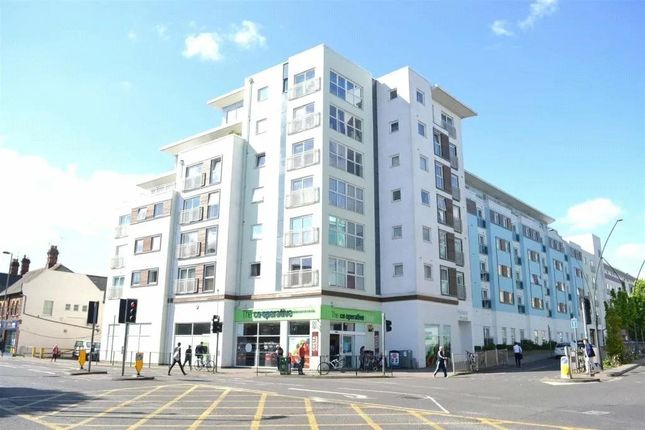 2 bed property, in Station Approach, £289,995