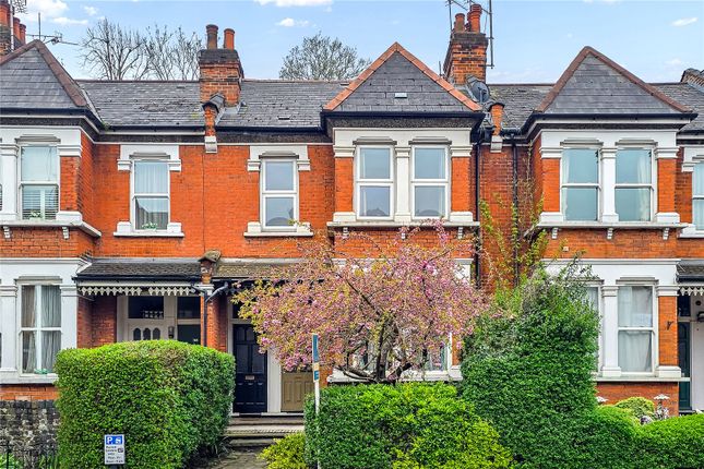 1 bed property, in Palace Gates Road, £450,000