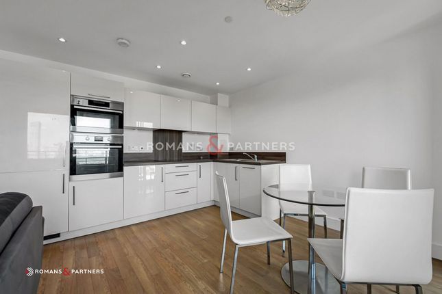 1 bed property, in Ivy Point, £299,995