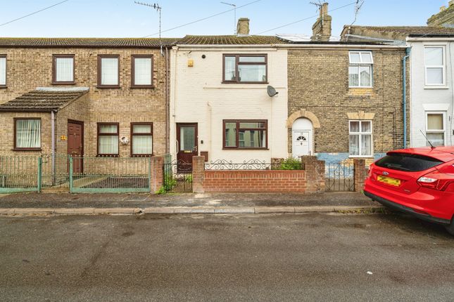 2 bed property, in Alpha Road, £90,000