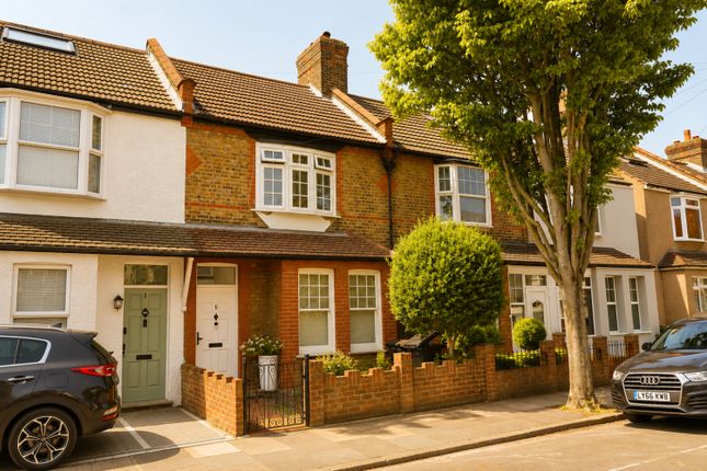 2 bed property, in Haywood Road, £525,000