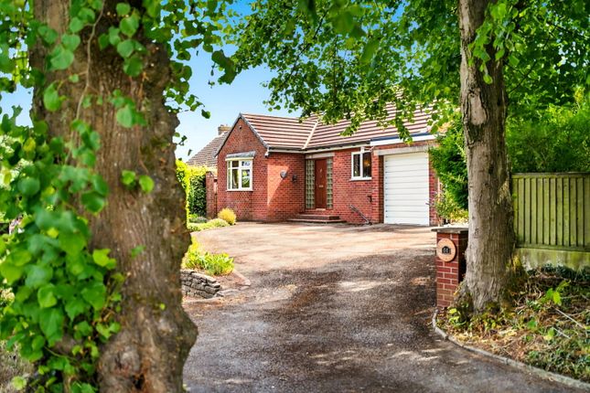 2 bed property, in Park Mount Drive, £395,000