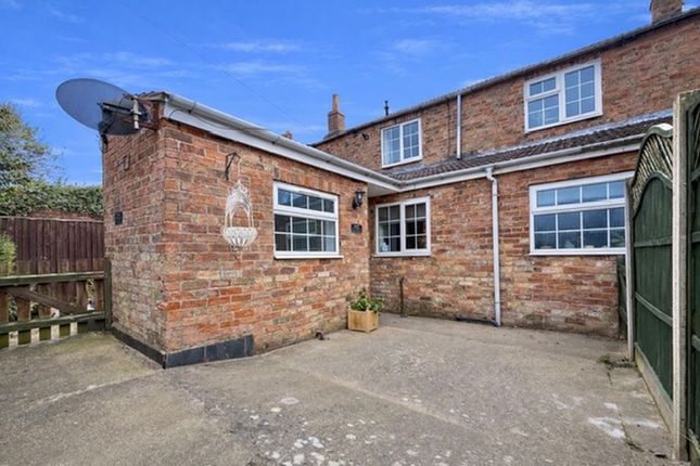 2 bed property, in Grimsby Road, £165,000