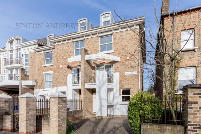 4 bed property, in Hills Mews, £1,295,000