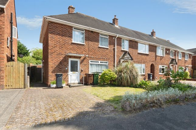 2 bed property, in Scott Road, £200,000