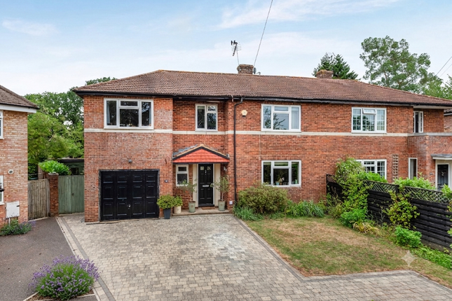 4 bed property, in Nightingale Crescent, £895,000