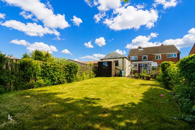 3 bed property, in Oakeneaves Avenue, £220,000