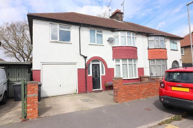 5 bed property, in Fitzroy Avenue, £440,000