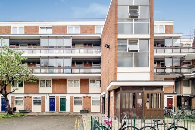2 bed property, in Lant Street, £400,000