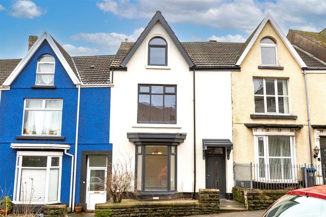 4 bed property, in Glanmor Road, £275,000