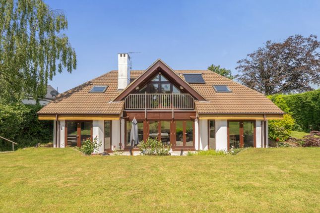 5 bed property, in Fernlea Gardens, £825,000