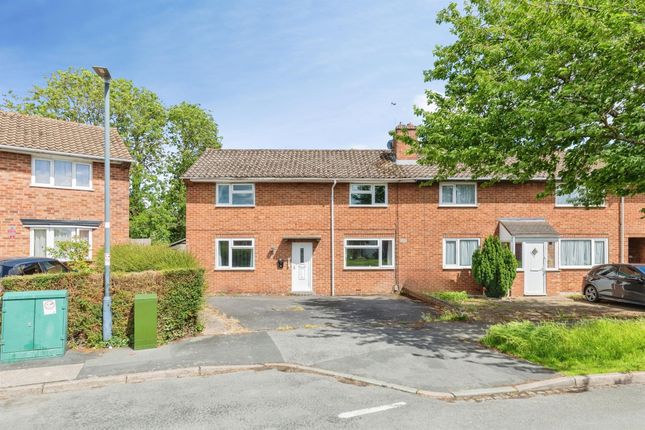 3 bed property, in Broadway, £270,000