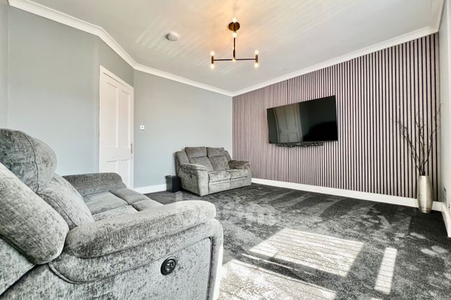 2 bed property, in Barrie Terrace, £70,000