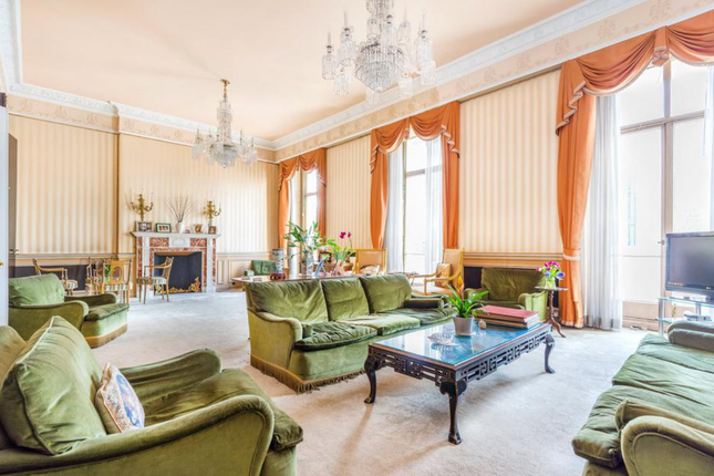 3 bed property, in Sloane Street, £2,500,000
