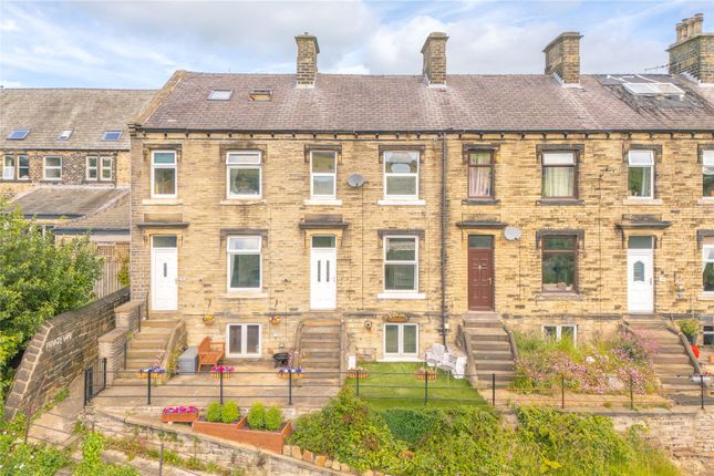 3 bed property, in Colne View, £210,000