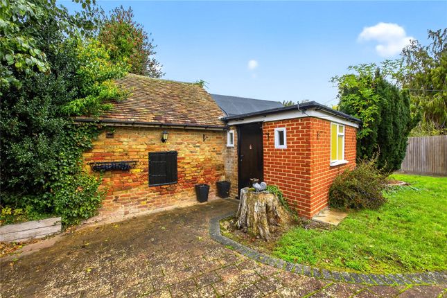 1 bed property, in Lynsted Lane, £150,000