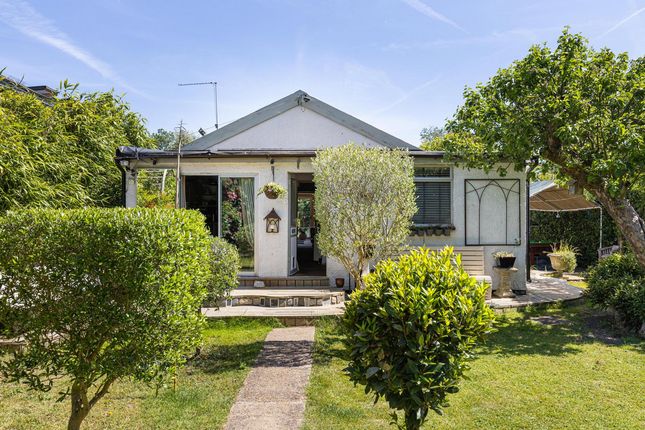 4 bed property, in Wheatleys Eyot, £950,000