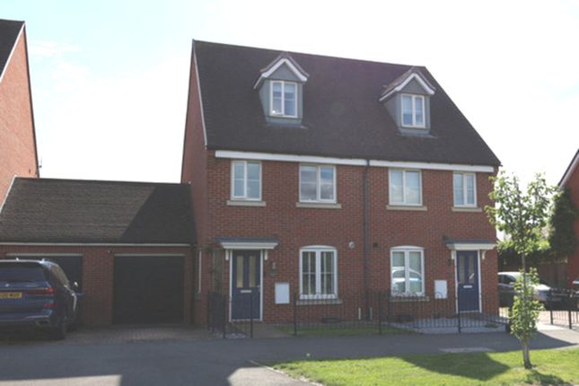 3 bed property, in Redcurrant Avenue, £400,000