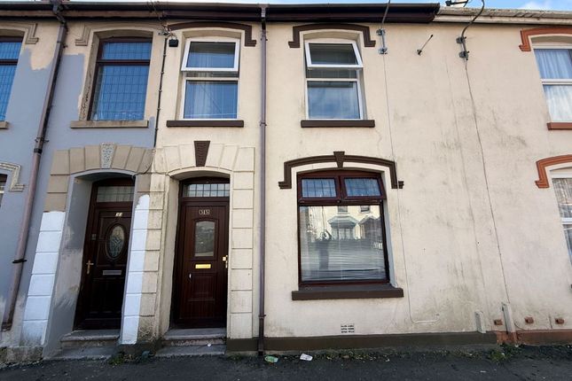 3 bed property, in 35 Bassett Terrace, £89,000