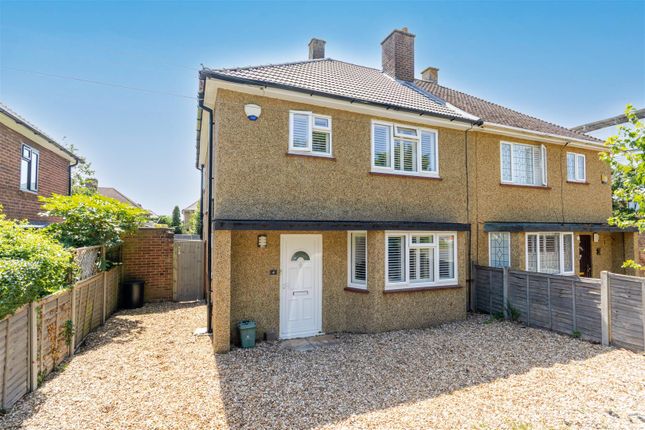 3 bed property, in Acorn Grove, £600,000