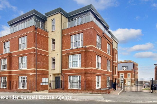 1 bed property, in Canterbury Road, £170,000